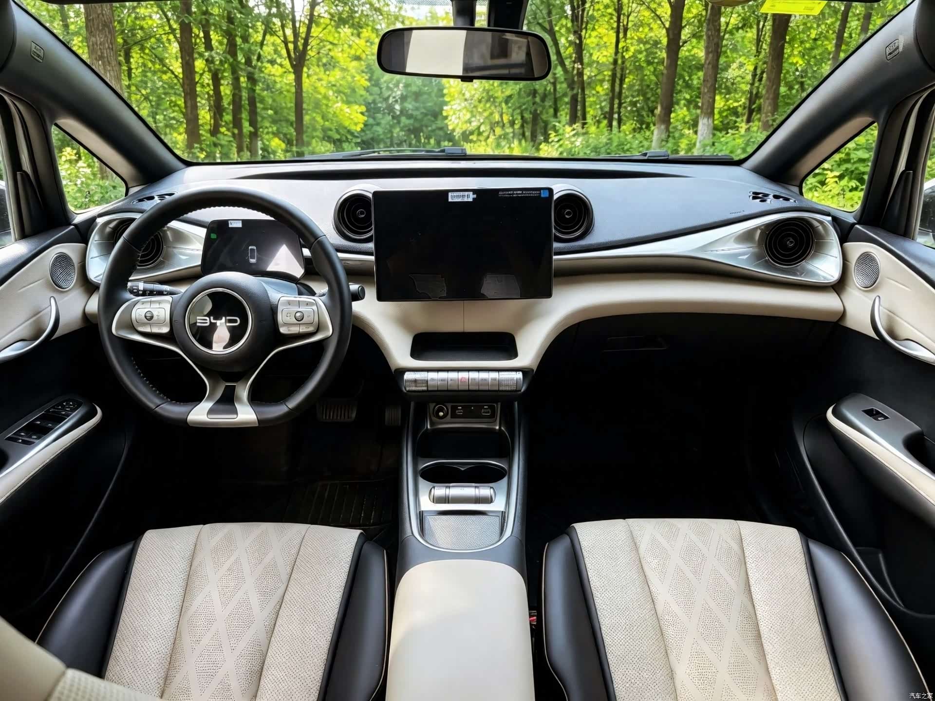 BYD Dolphin, 2025 13