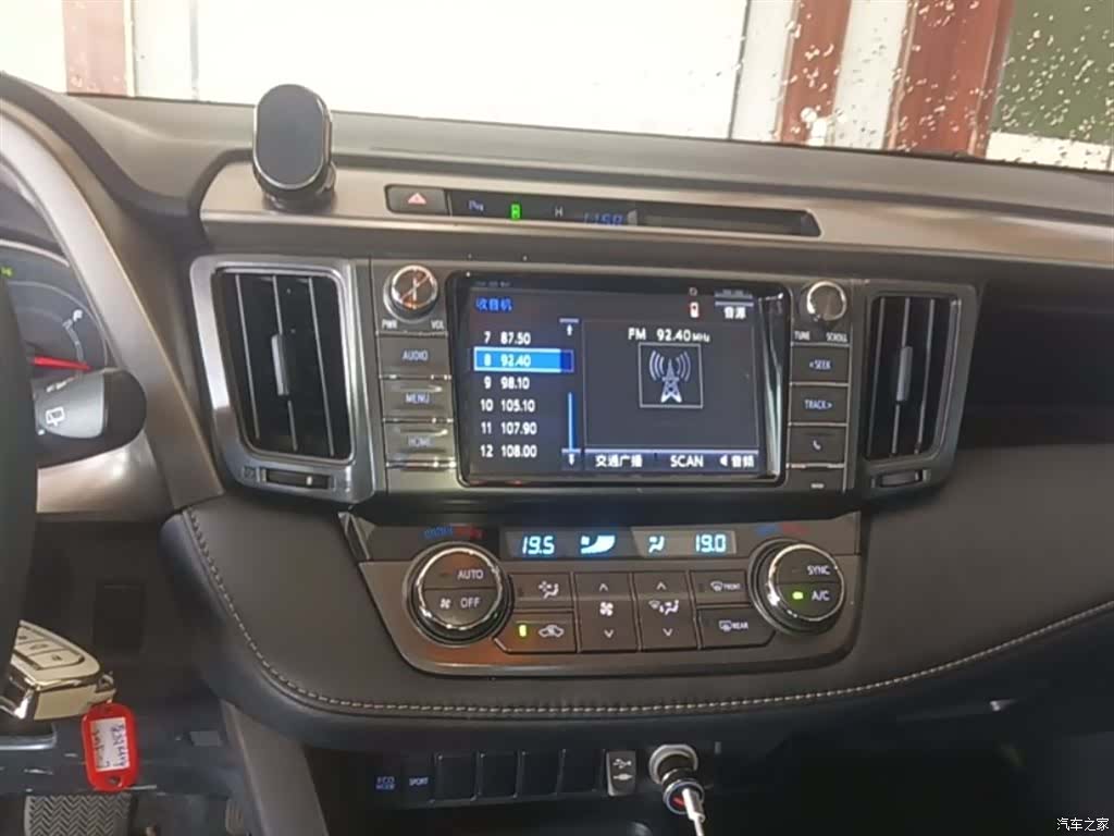 Toyota RAV4, 2015 13