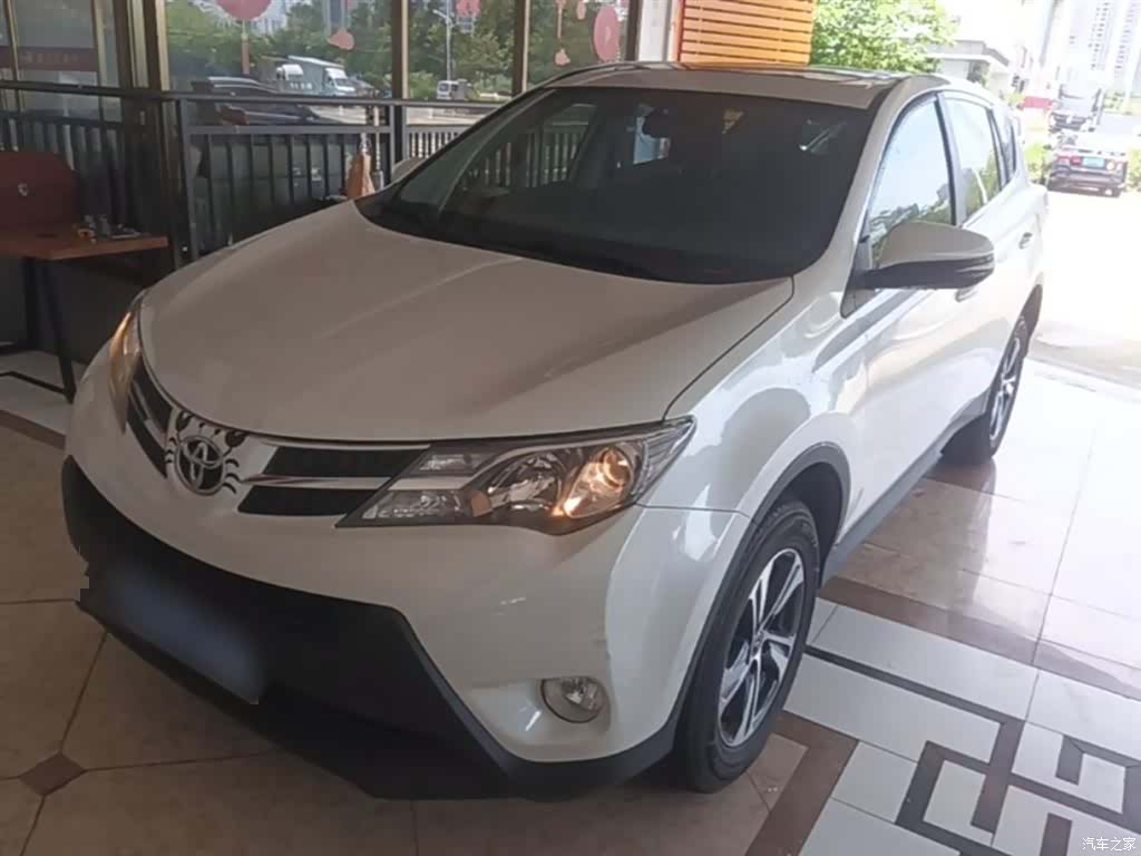 Toyota RAV4, 2015 1