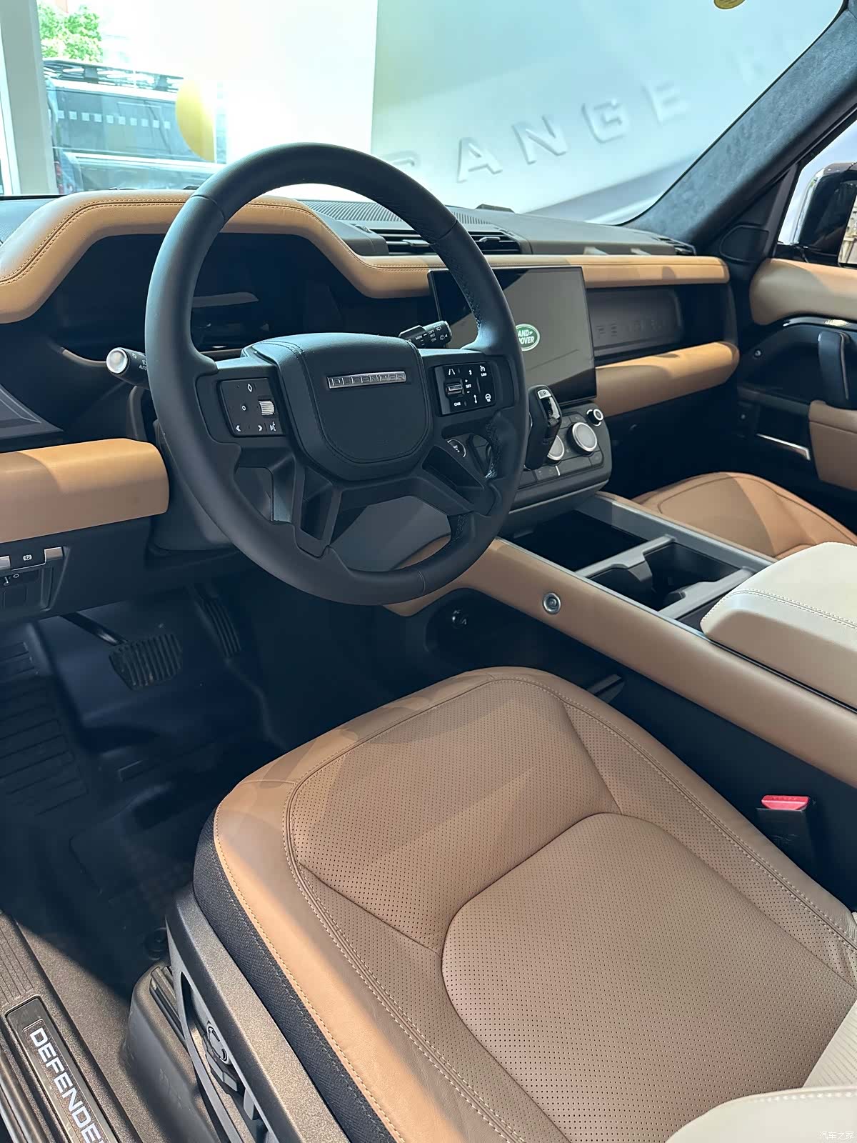 Land Rover Defender, 2025 3