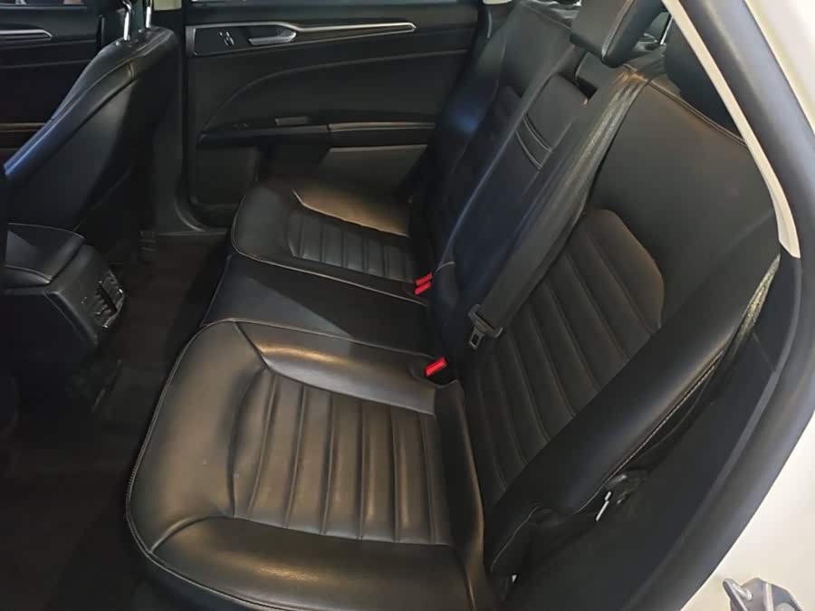 Ford Mondeo 2018, фото 17