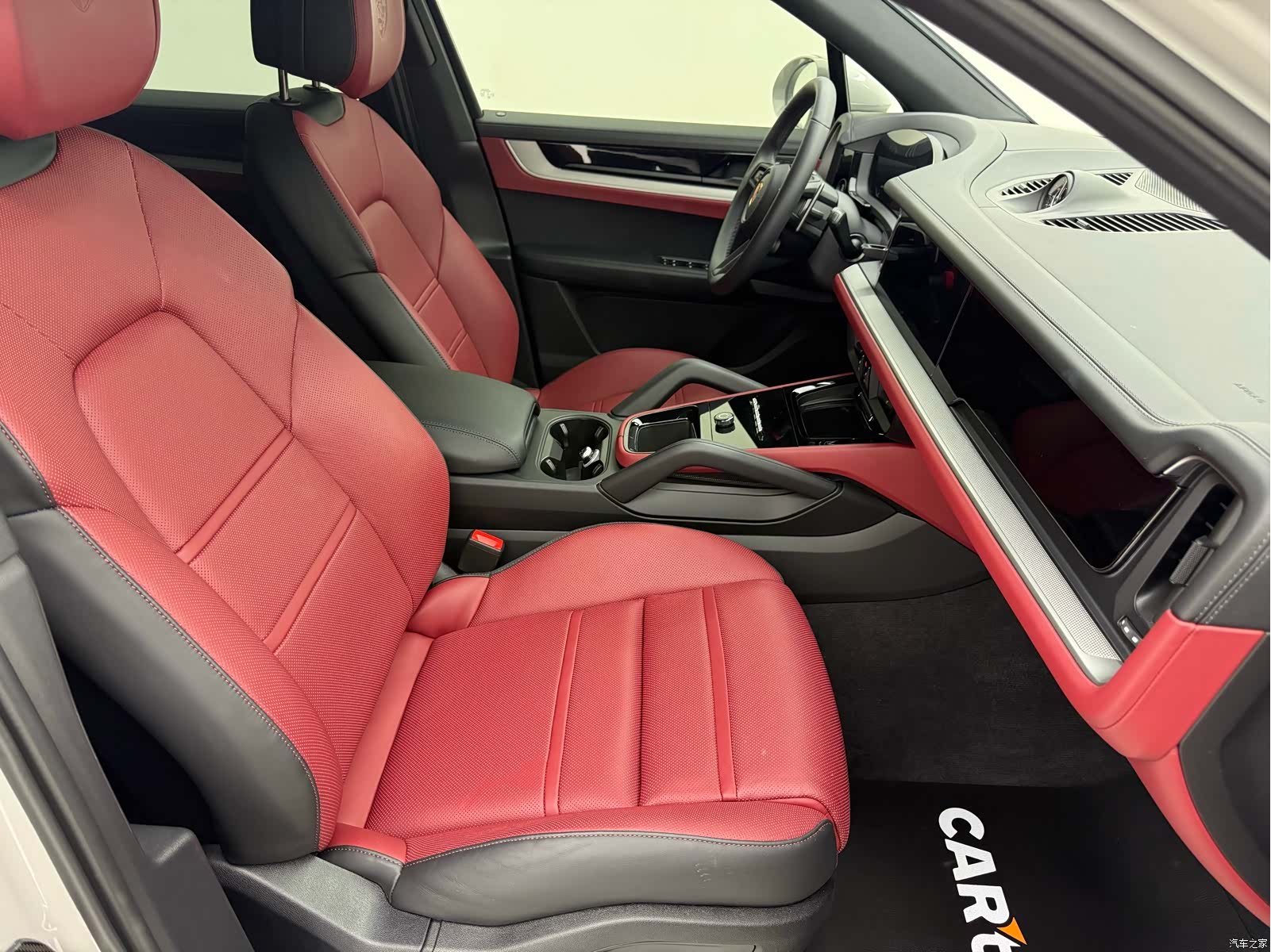 Porsche Cayenne, 2025 11