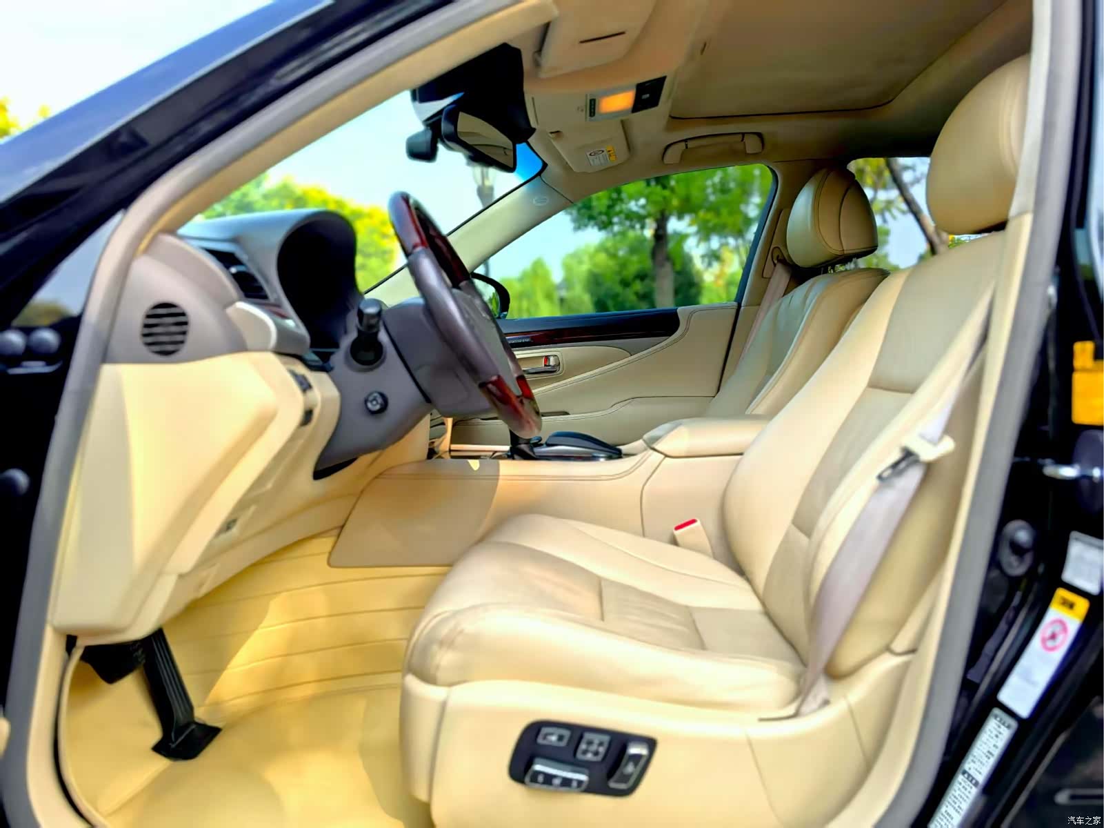 Lexus LS, 2014 6