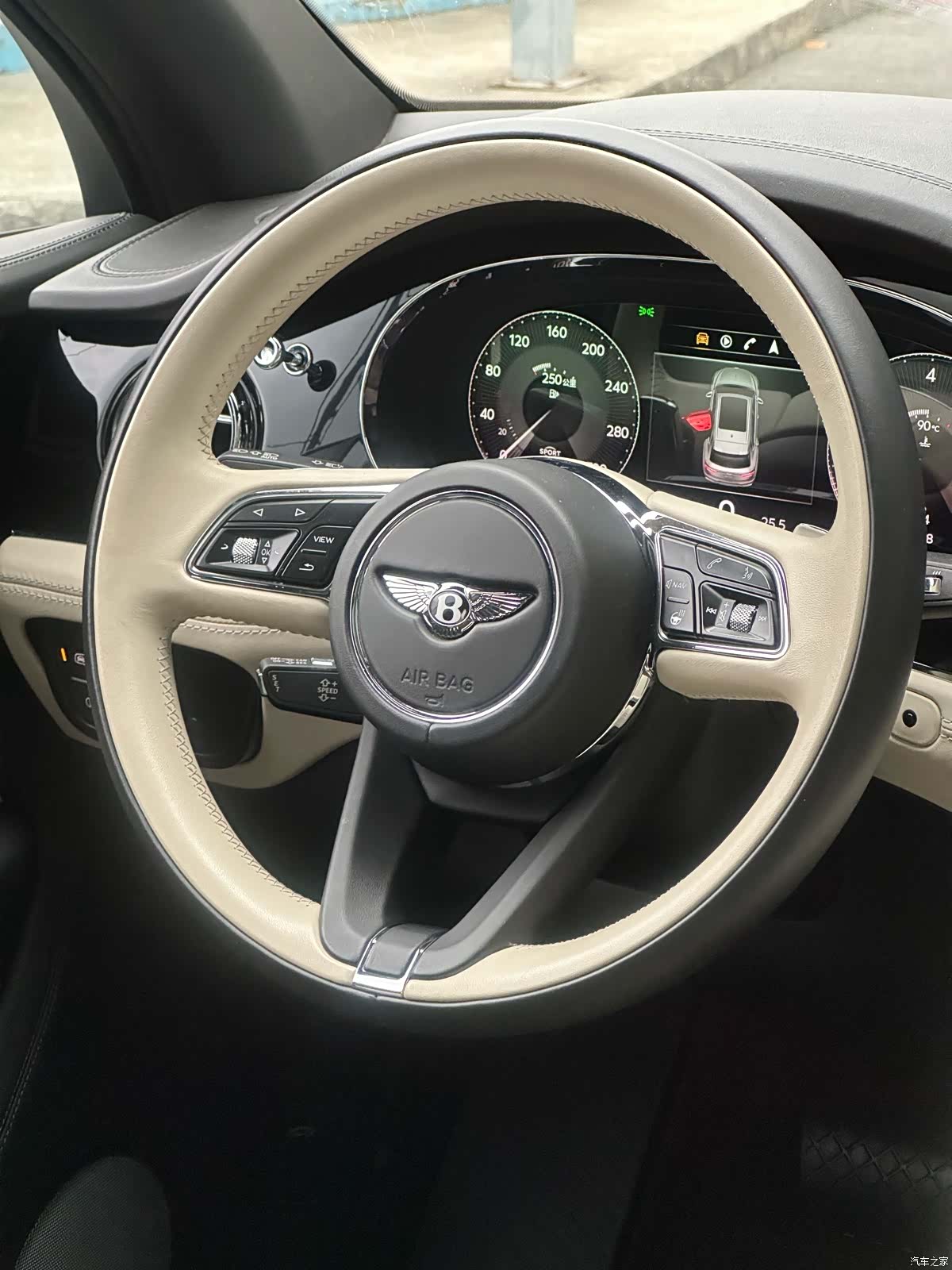 Bentley Bentayga, 2023 21
