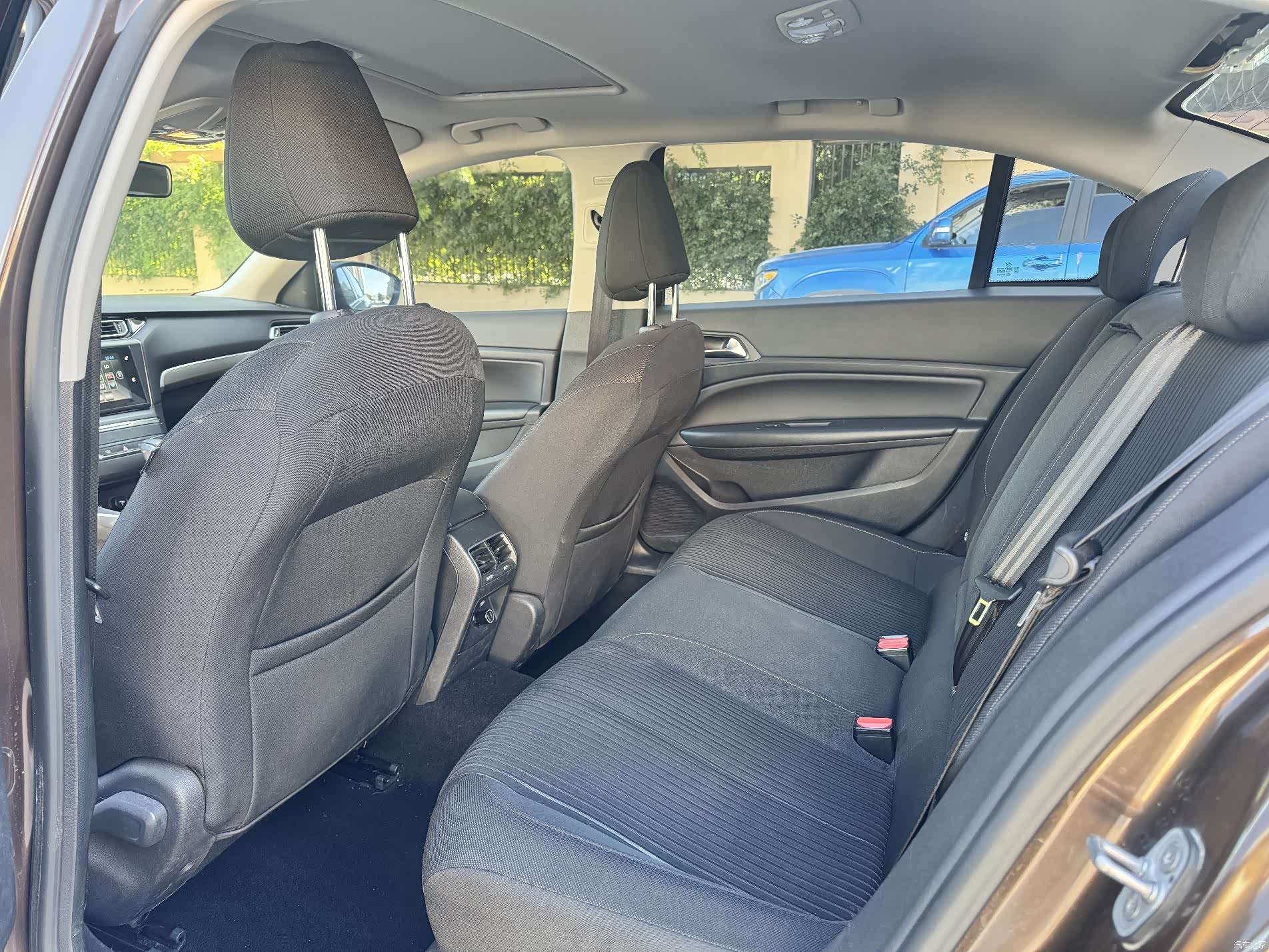 Peugeot 408, 2016 4