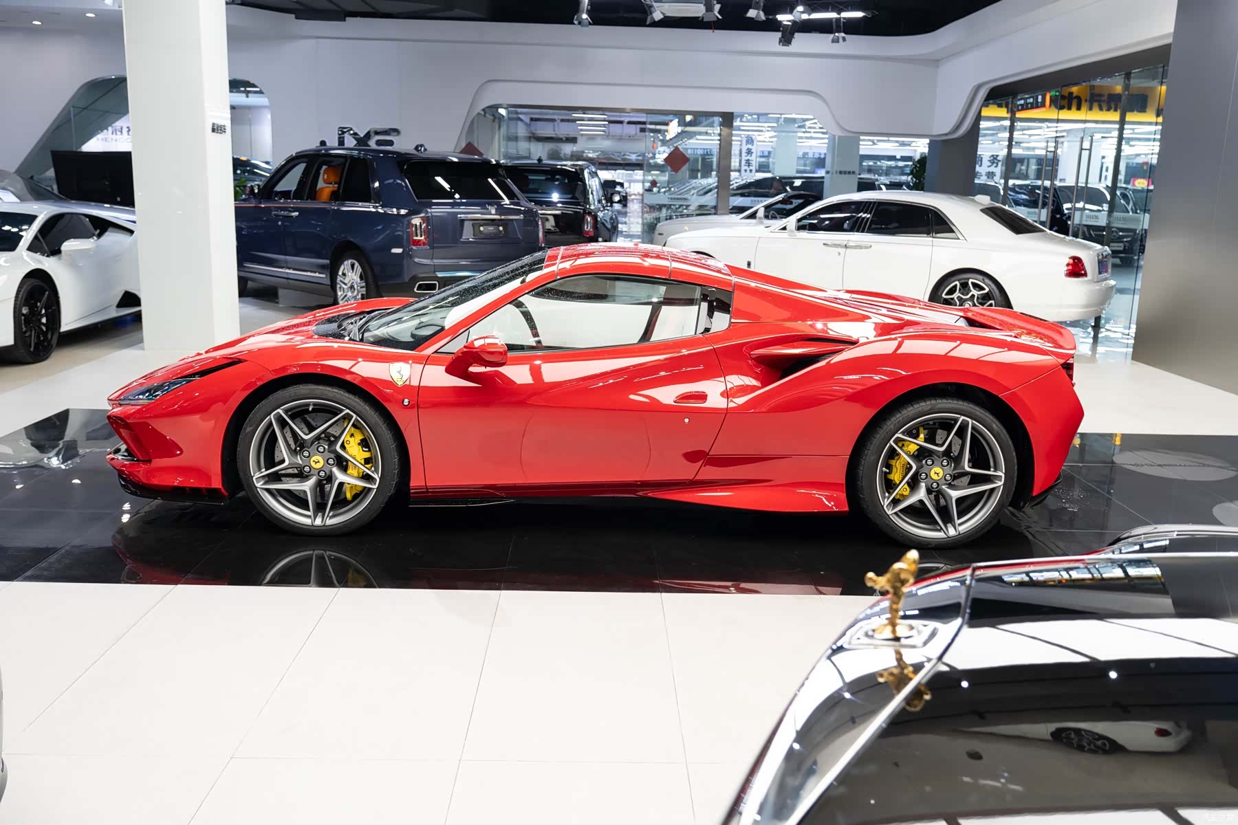 Ferrari F8, 2022 9