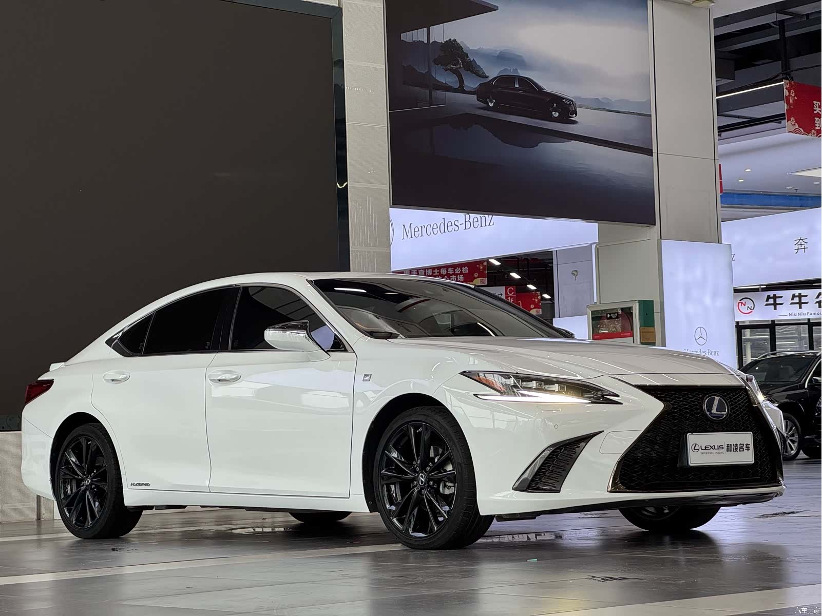 Lexus ES, 2022 3