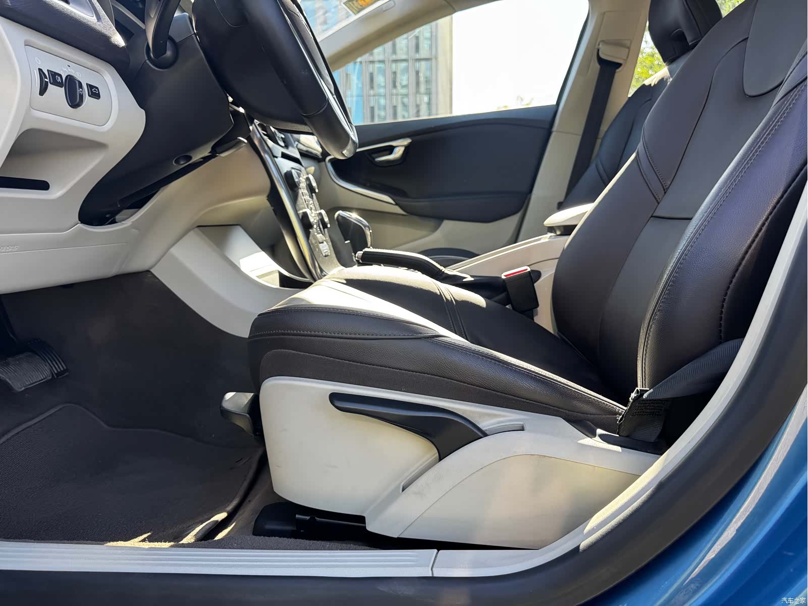 Volvo V40, 2015 10