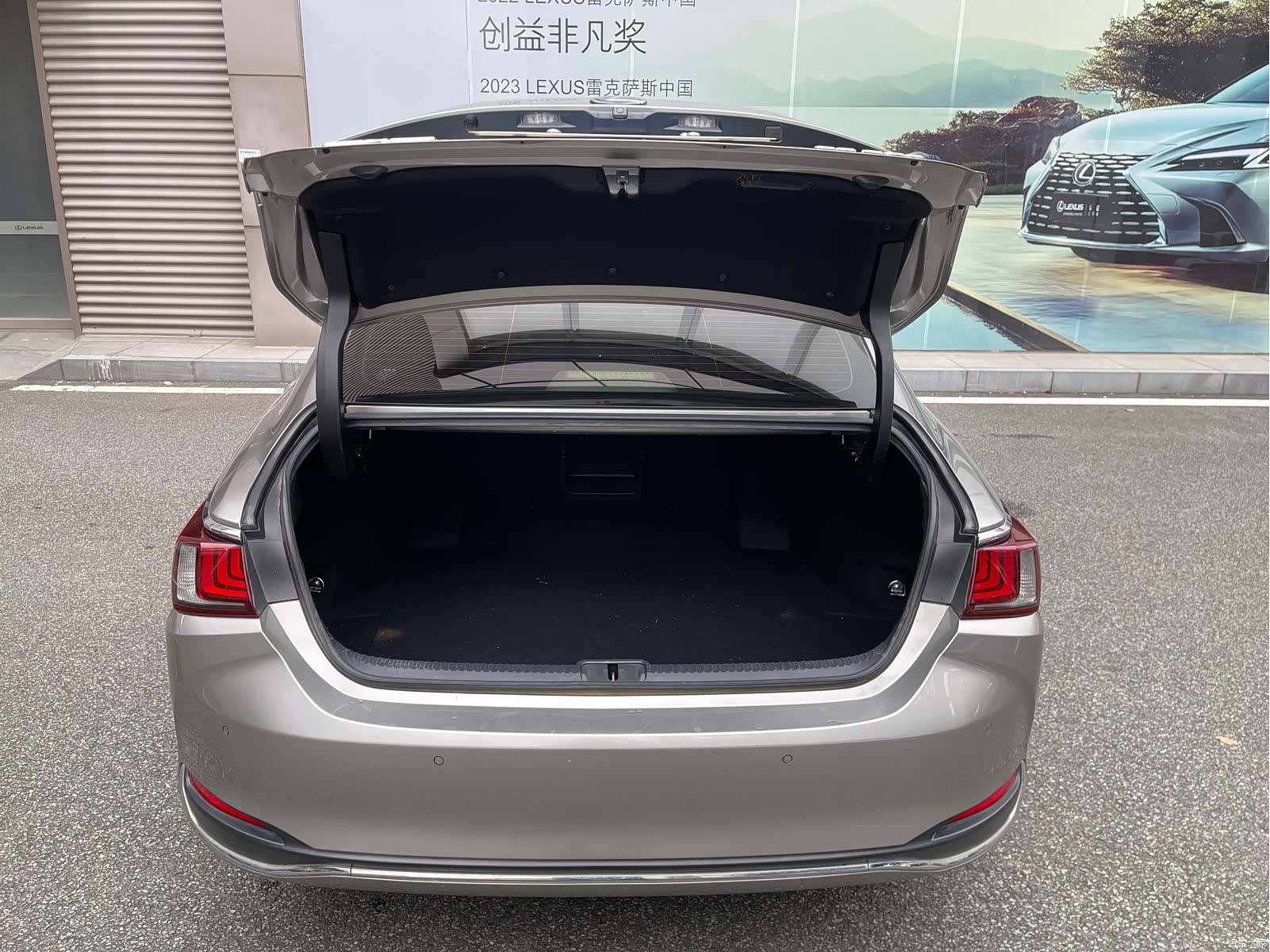 Lexus ES, 2019 17