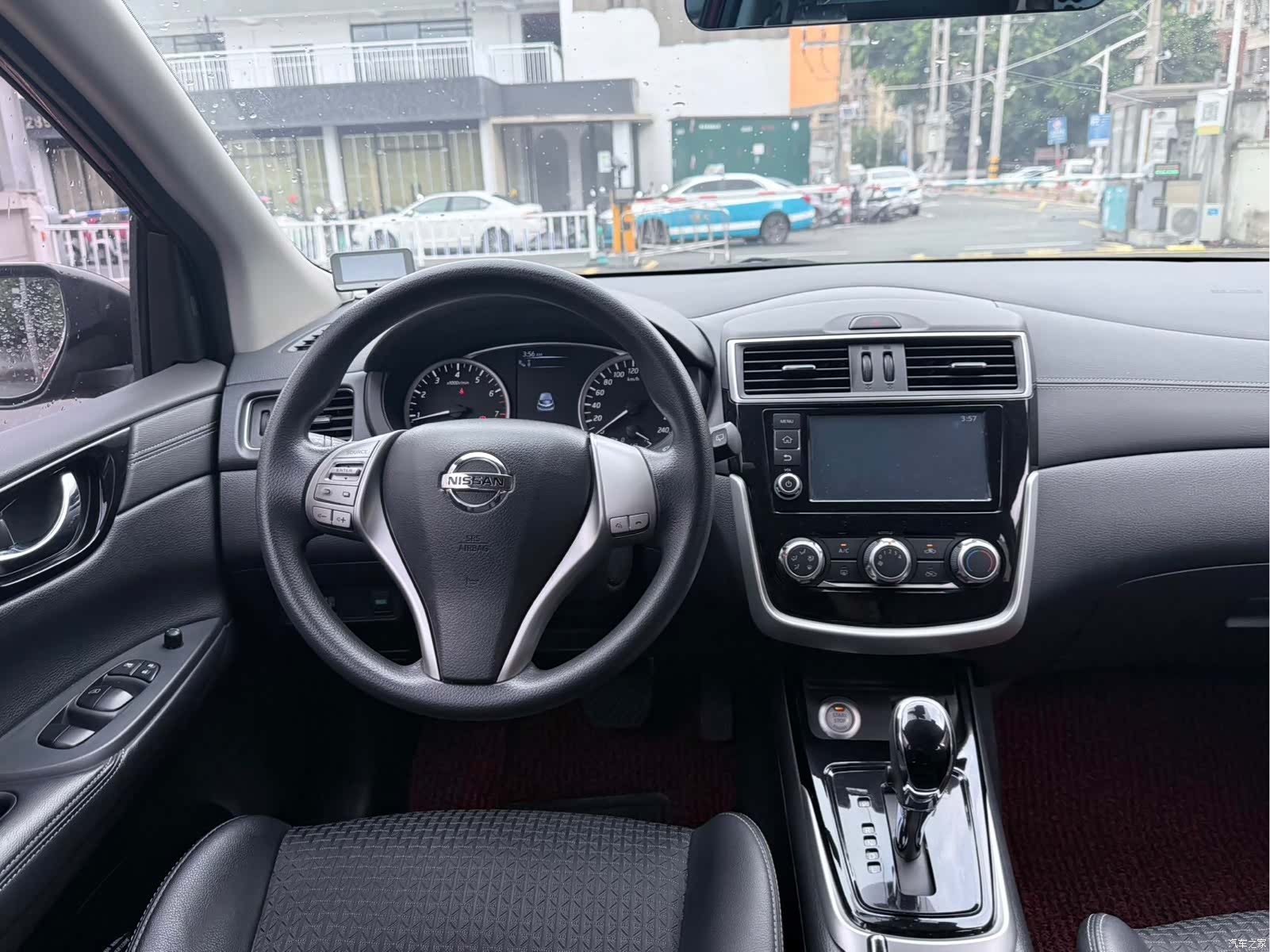 Nissan Tiida, 2017 все фото