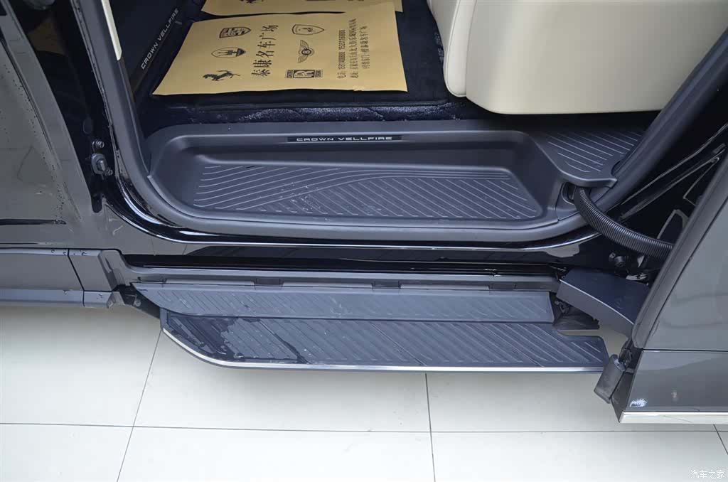 Toyota Vellfire, 2026 13