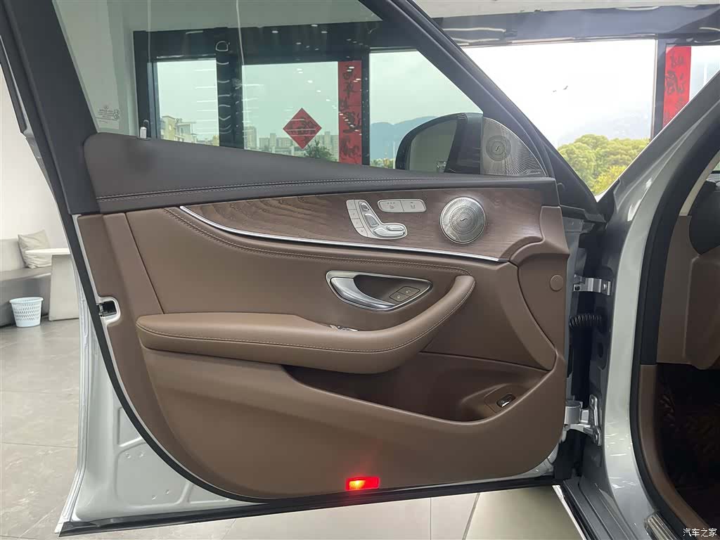 Mercedes-Benz E-Class, 2024 9