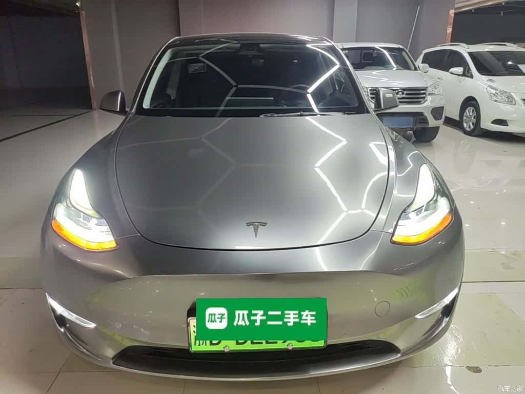 Tesla Model Y, 2022 3