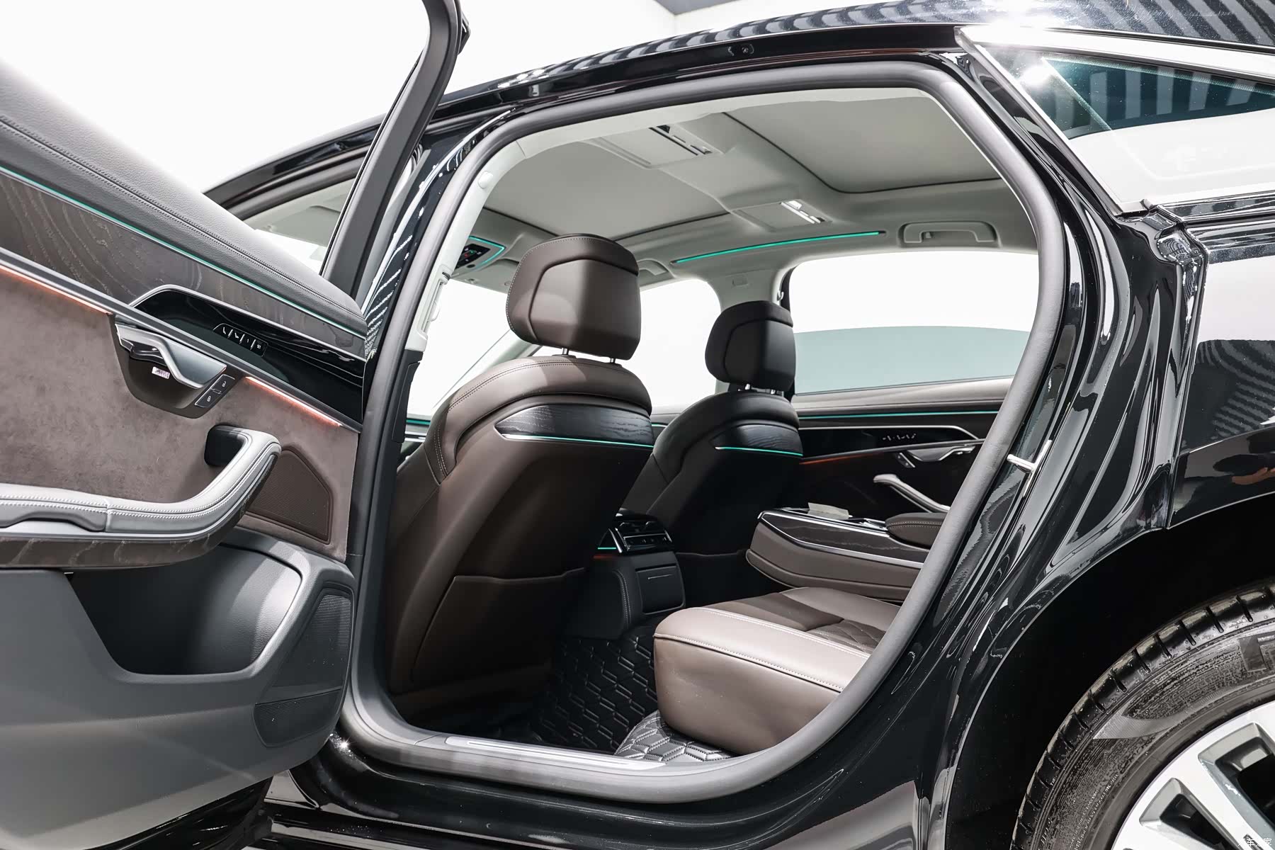Audi A8L, 2026 23