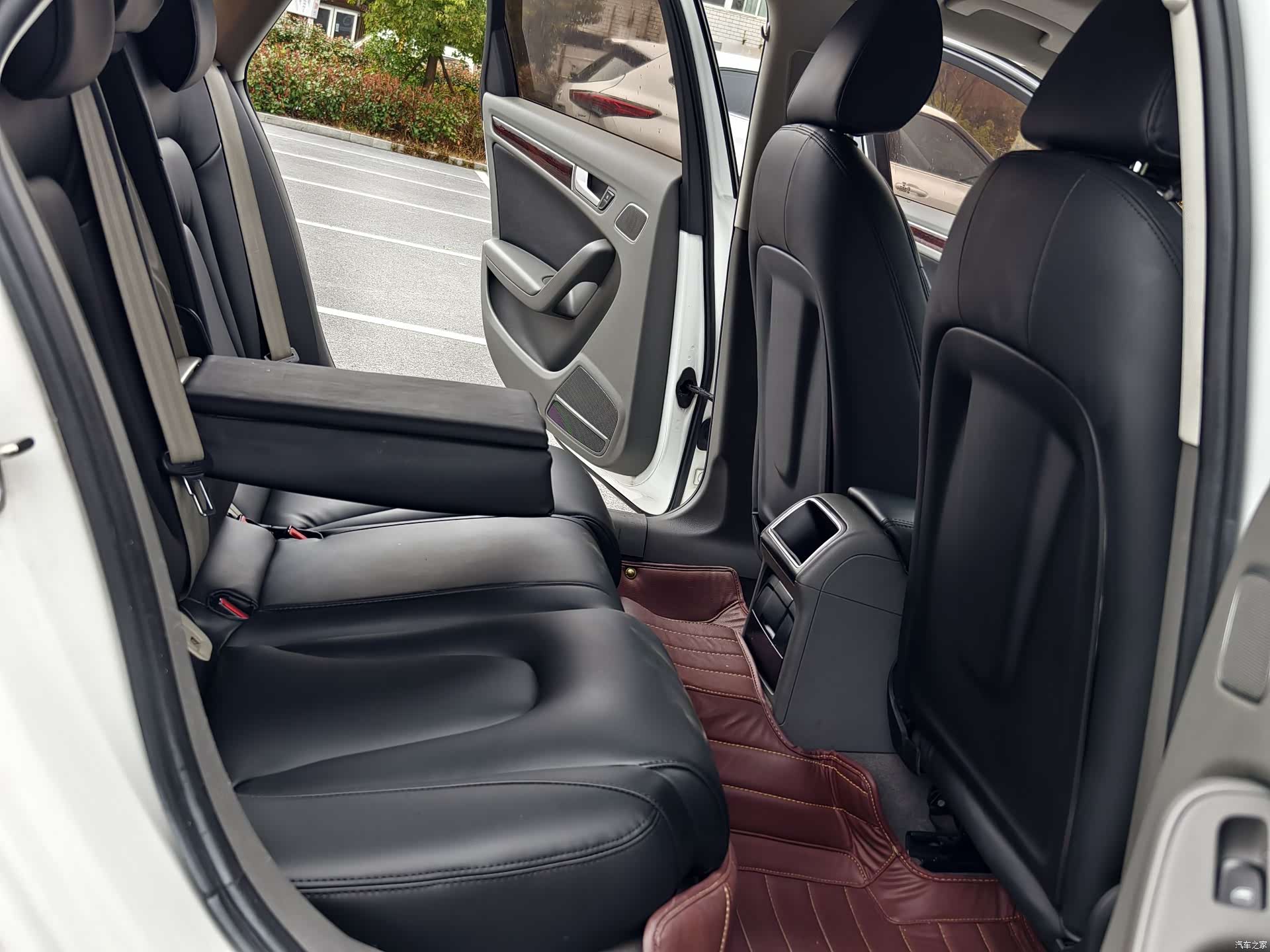 Audi A4L, 2011 13