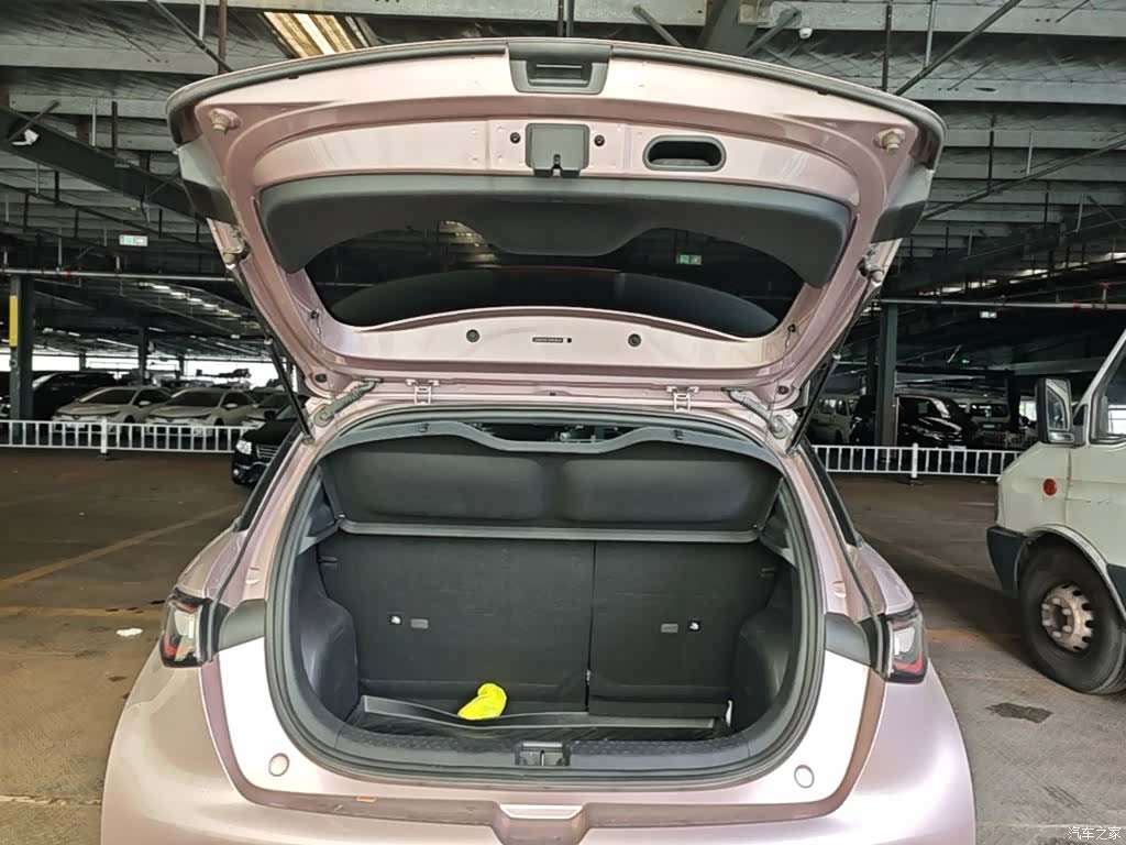 BYD Dolphin, 2023 19