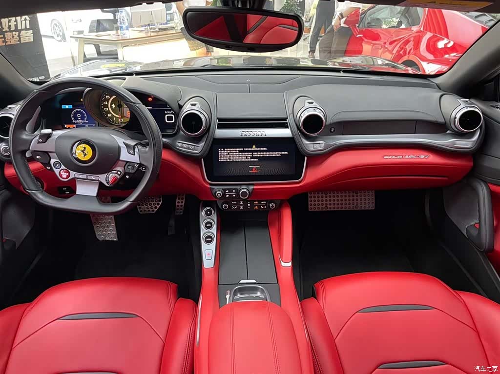 Ferrari GTC4Lus, 2019 14