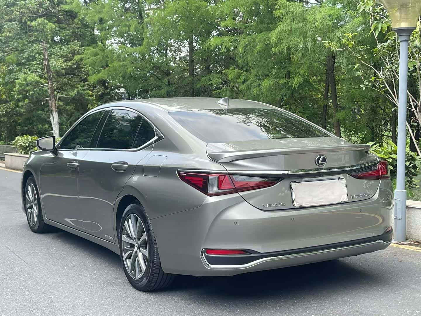 Lexus ES, 2019 все фото