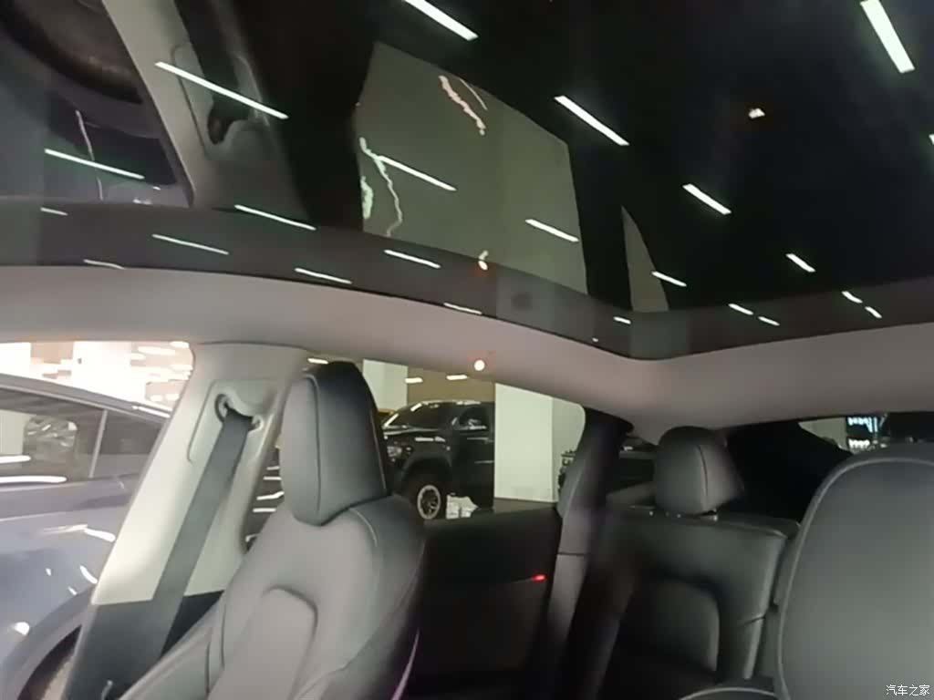 Tesla Model Y, 2023 18