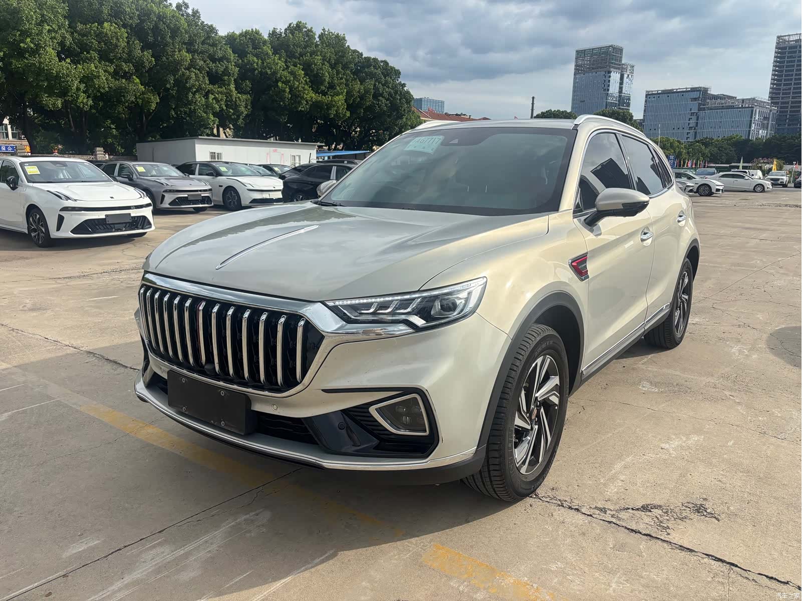 Hongqi HS5, 2022 1