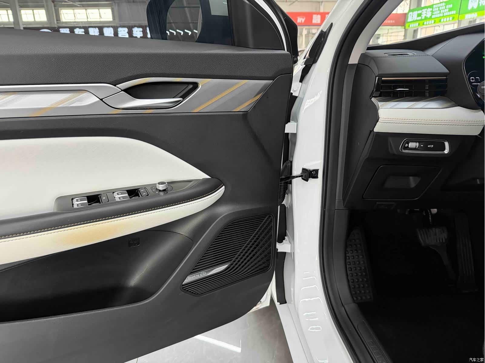 Geely Emgrand, 2022 9