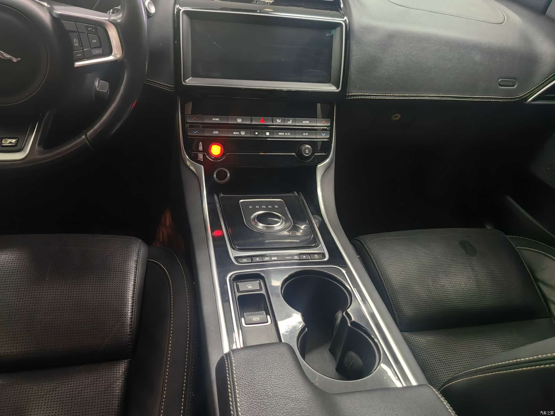 Jaguar XE, 2016 15