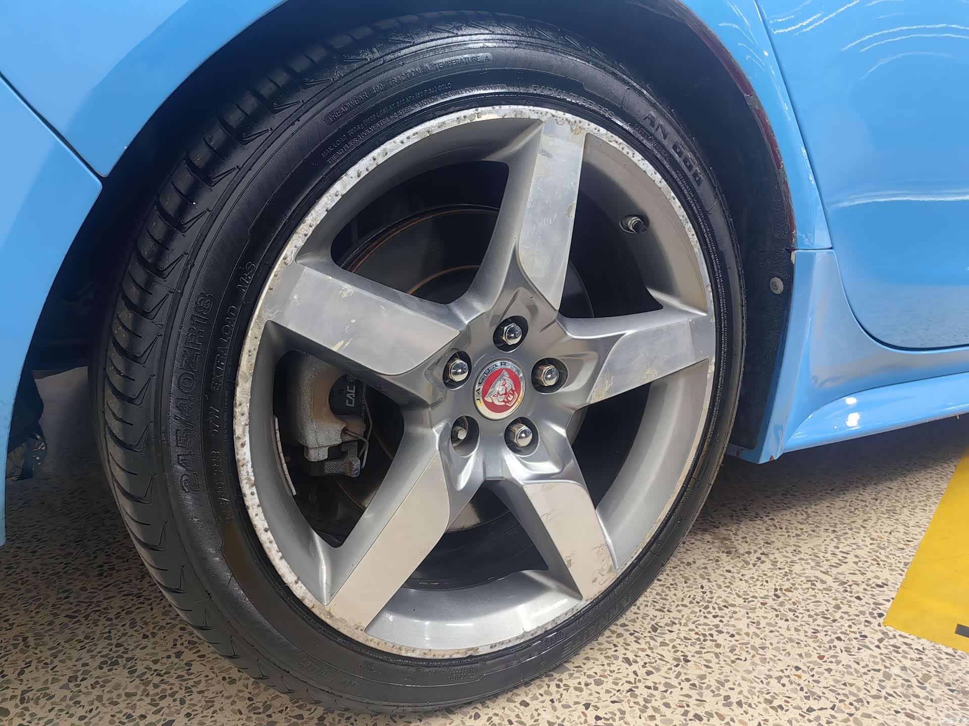 Jaguar XE, 2016 13