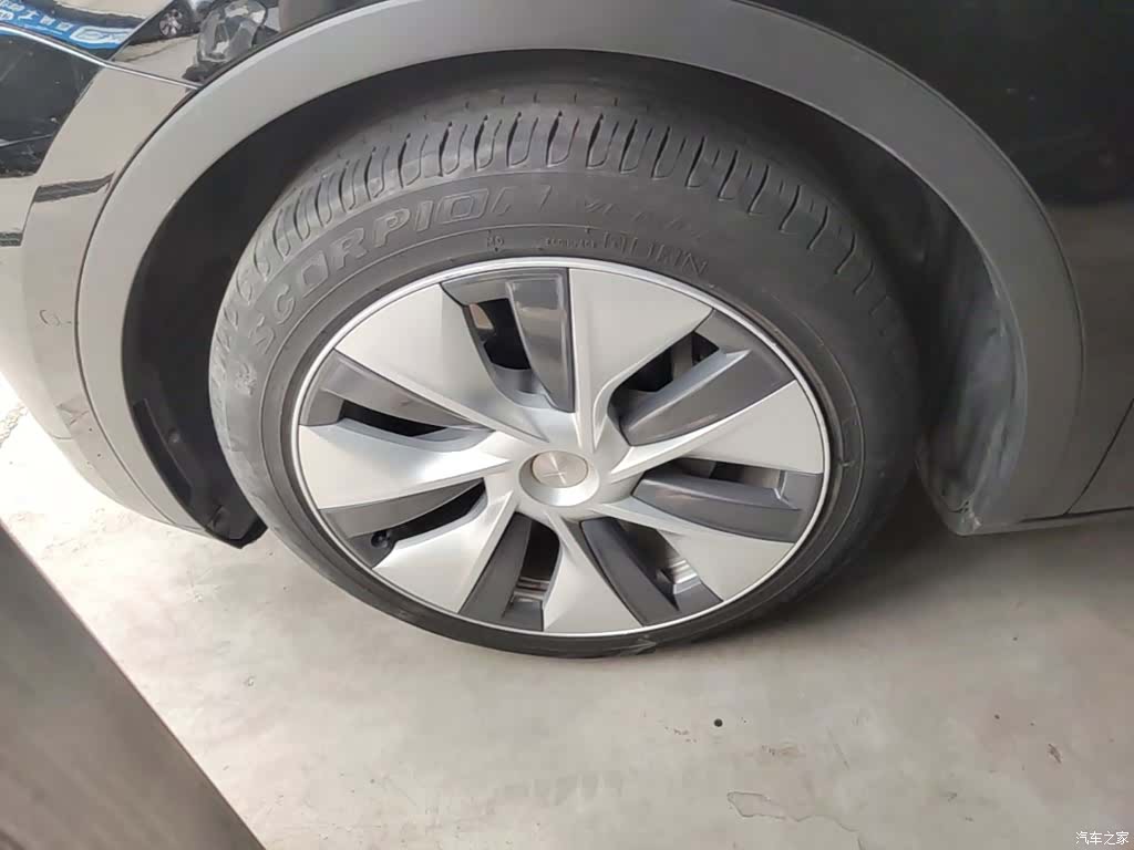 Tesla Model Y, 2023 23