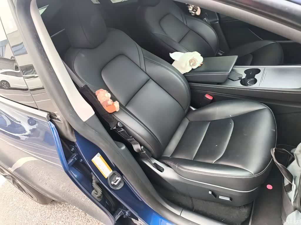 Tesla Model Y, 2023 25