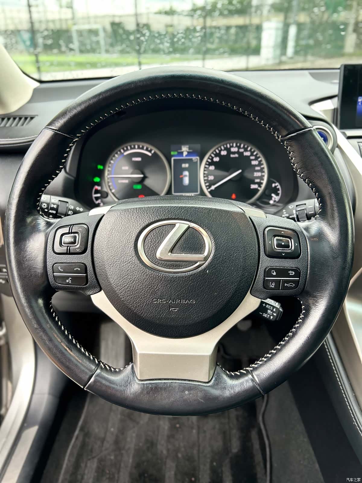 Lexus NX, 2016 11