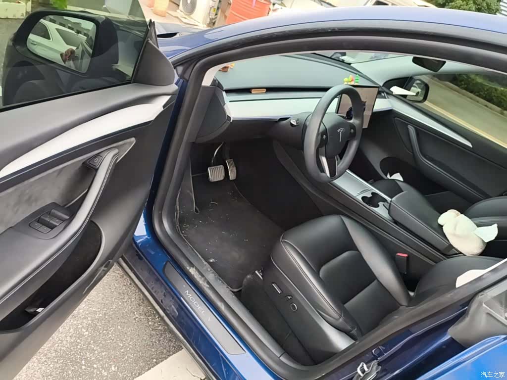 Tesla Model Y, 2023 16