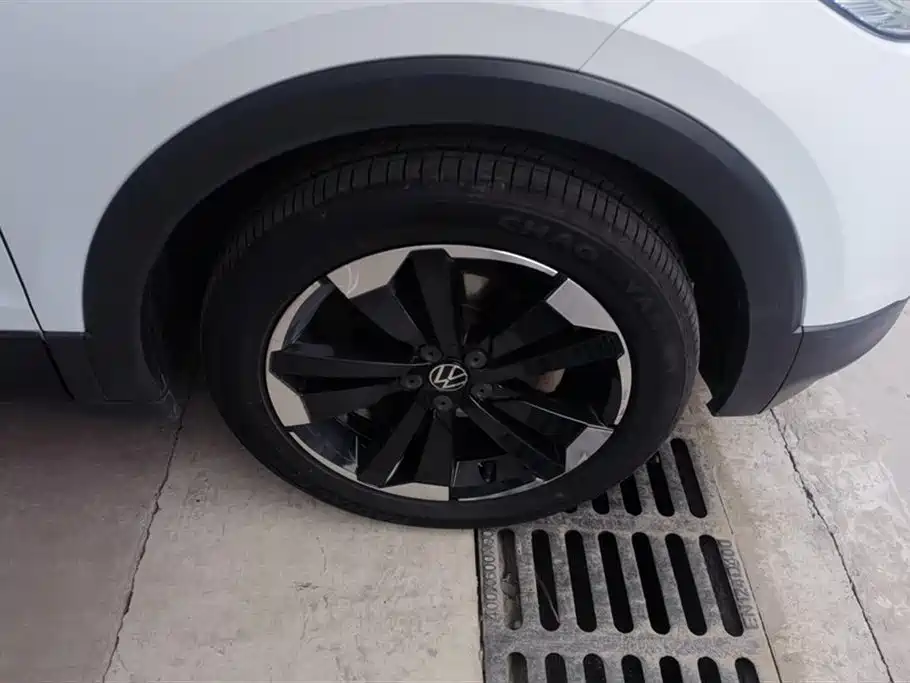 Volkswagen Exploring the shadow