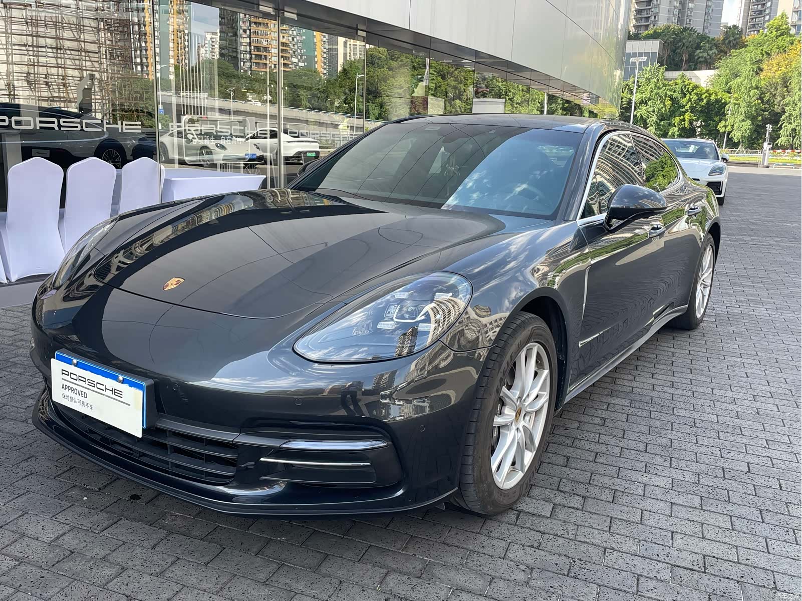 Porsche Panamera, 2018 1