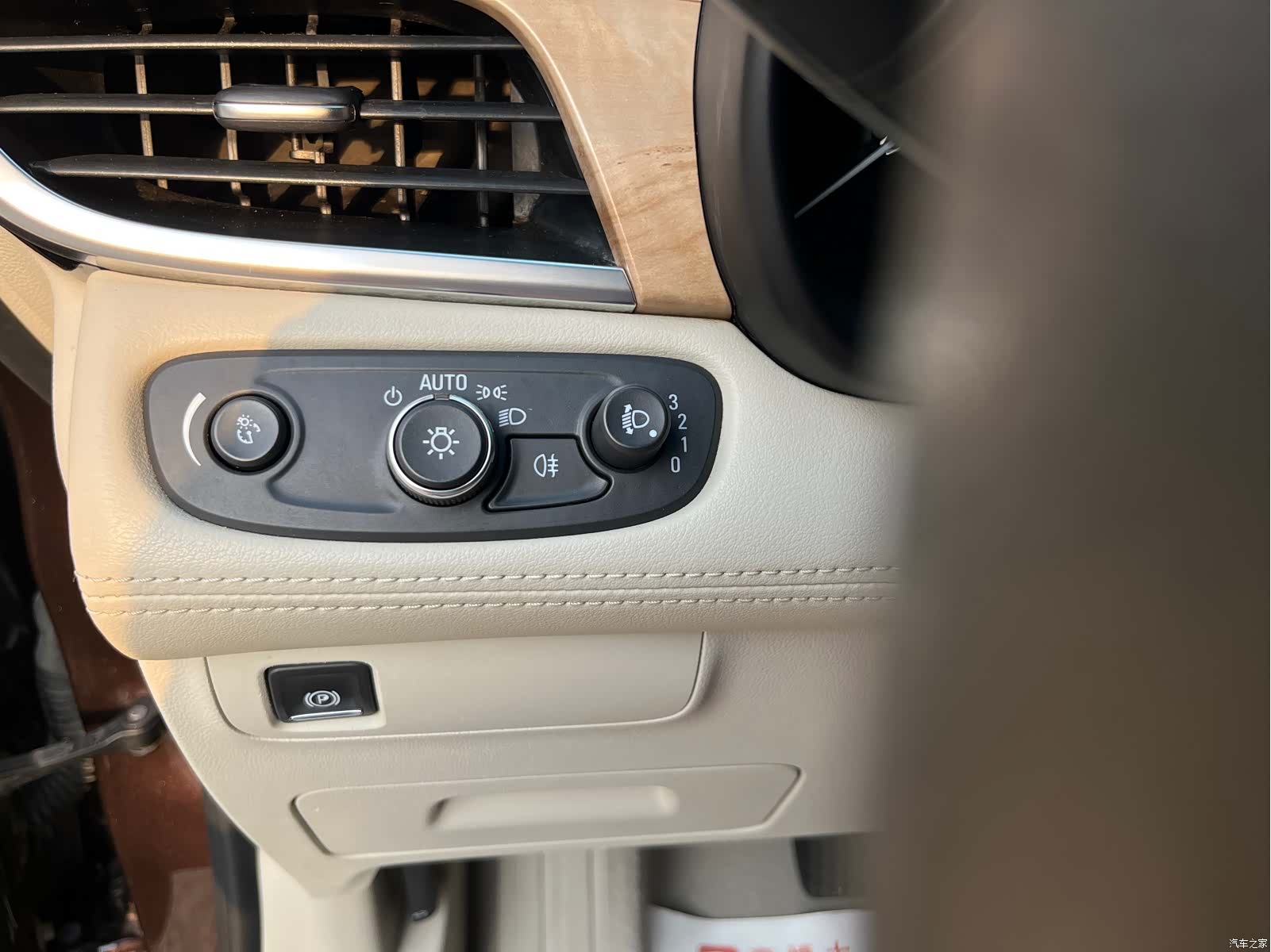 Buick GL8, 2018 13