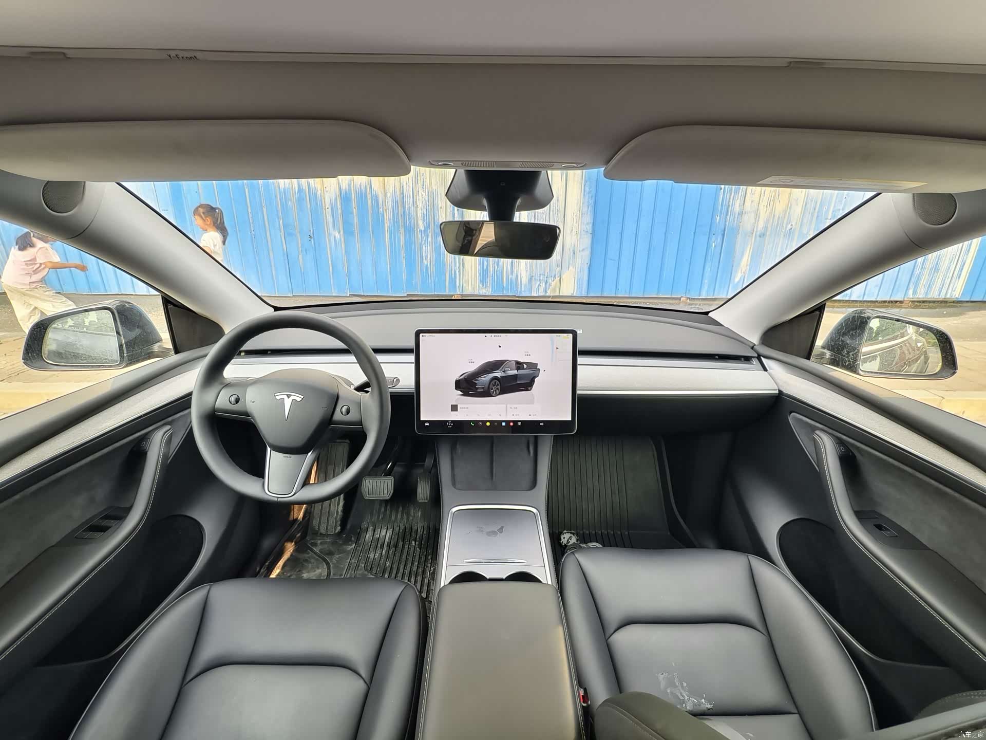 Tesla Model Y, 2025 4