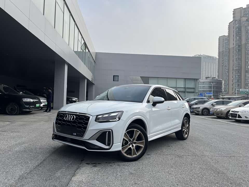 Audi Q2L