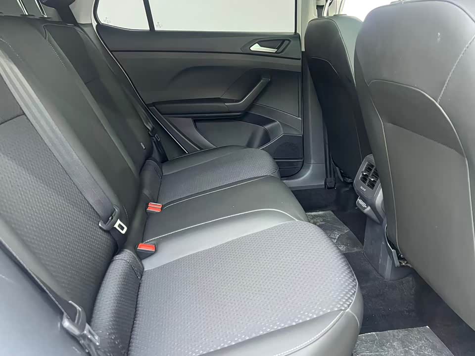 Volkswagen Exploring the shadow