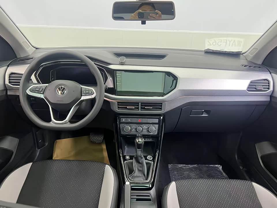 Volkswagen Exploring the shadow