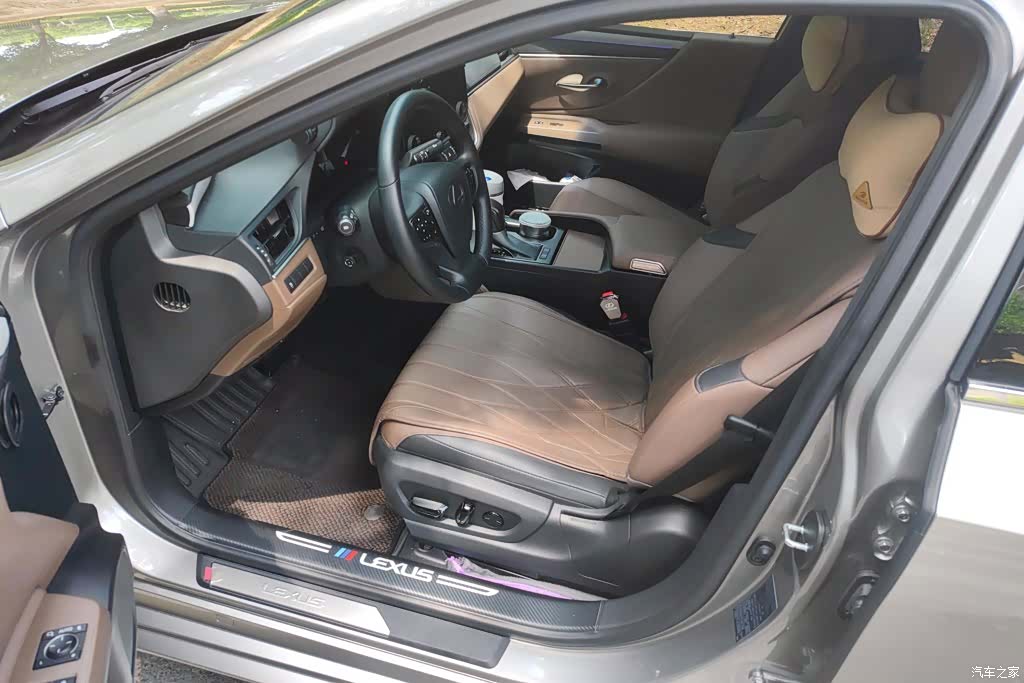 Lexus ES, 2025 9