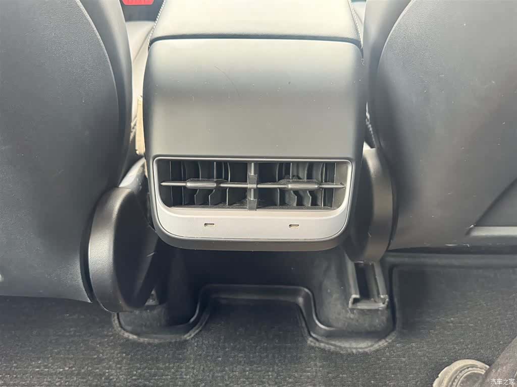 Tesla Model Y, 2024 20