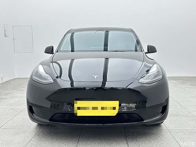 Tesla Model Y, 2022 2