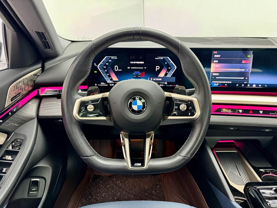 BMW 5 Series 2025, фото 19