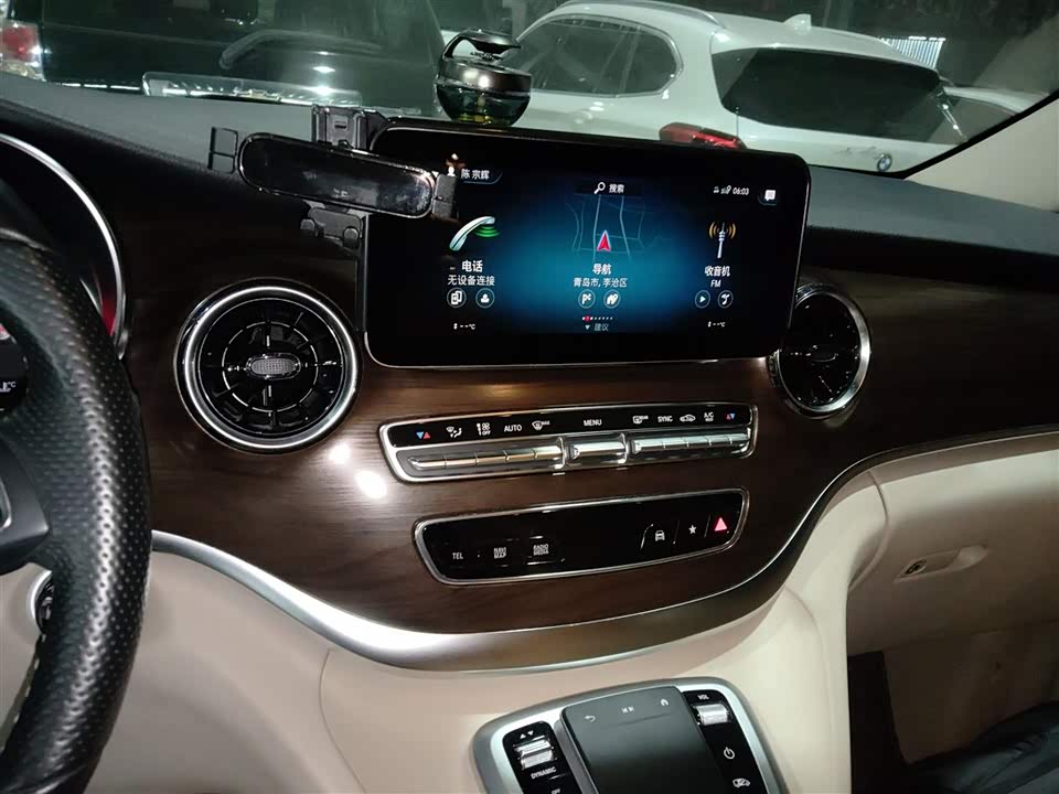 Mercedes-Benz V-class