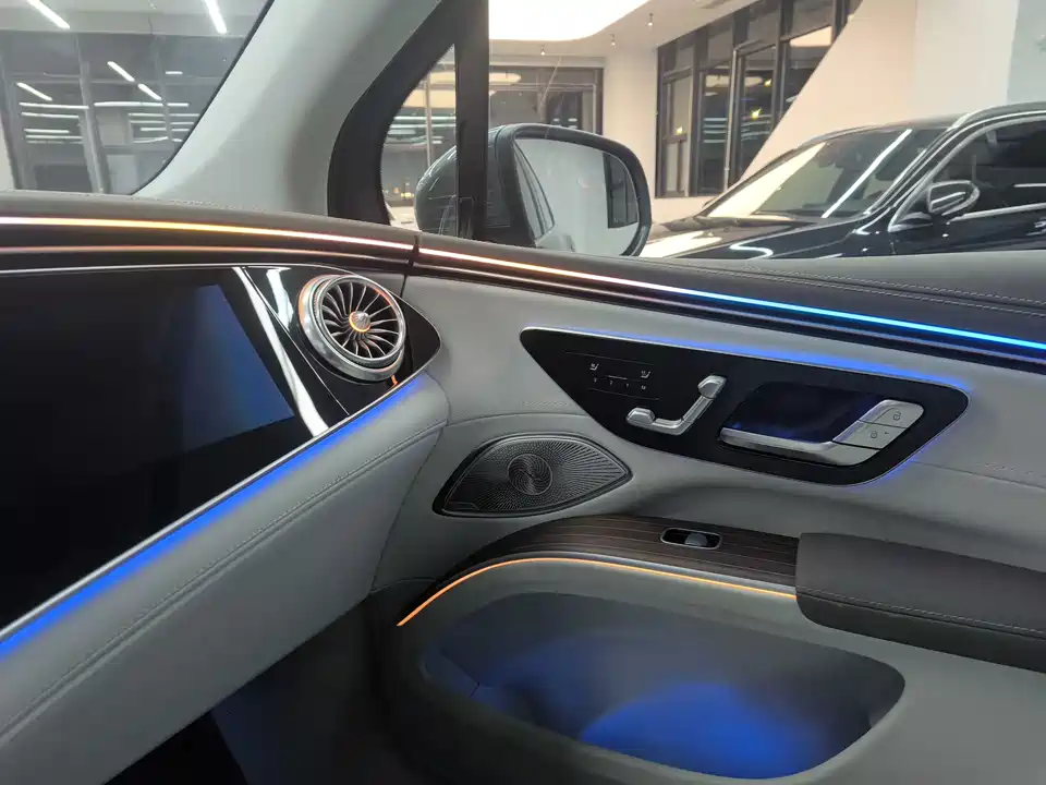 Mercedes-Benz EQS SUV
