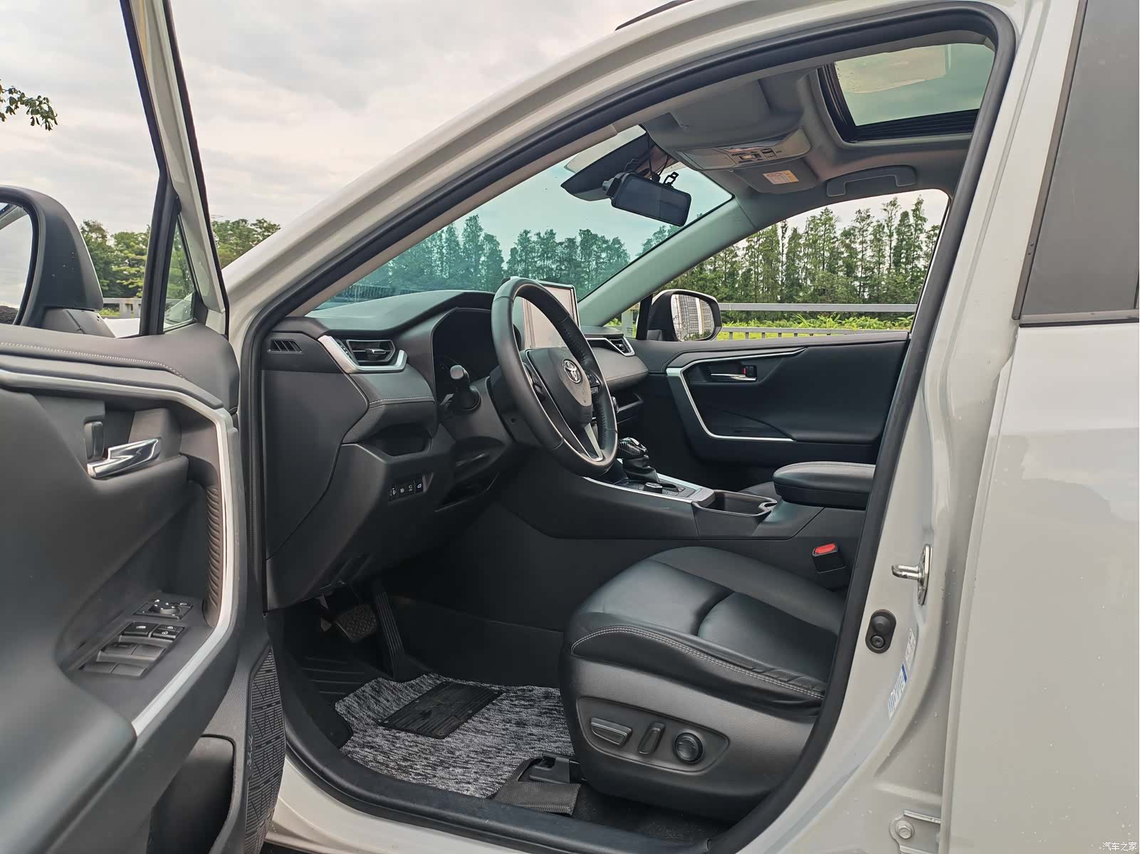 Toyota RAV4, 2020 8