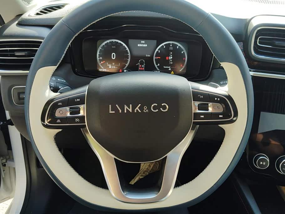 Lynk & Co 02 Lynk & Co 02