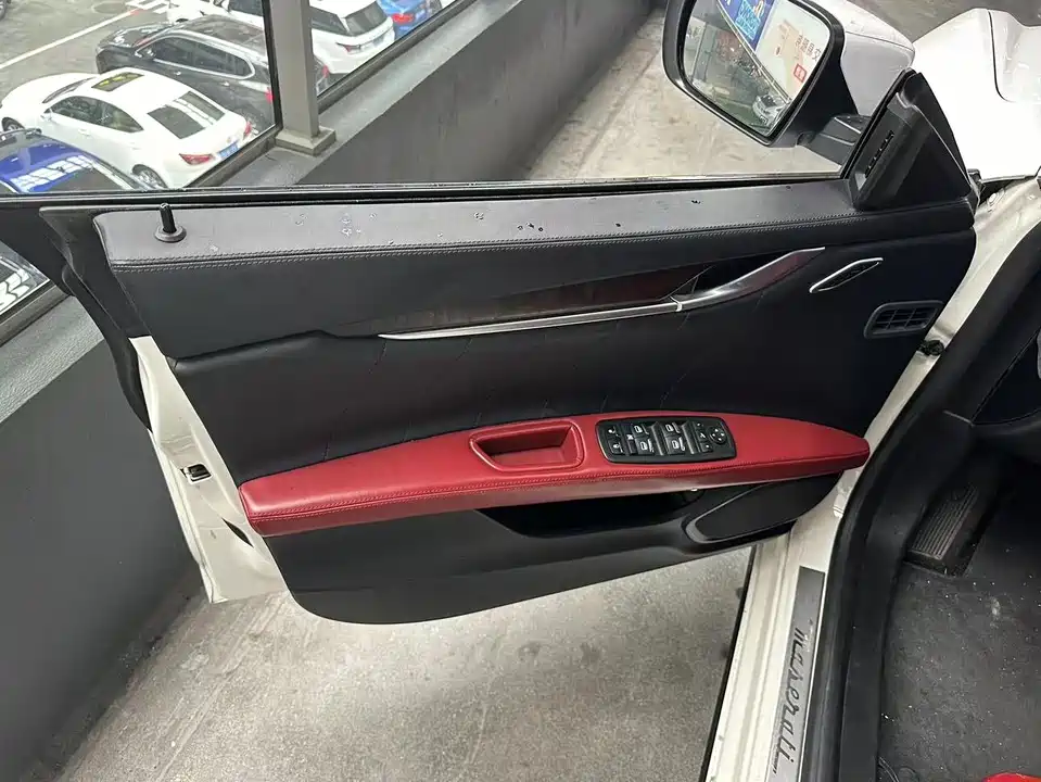 Maserati Ghibli Maserati Ghibli