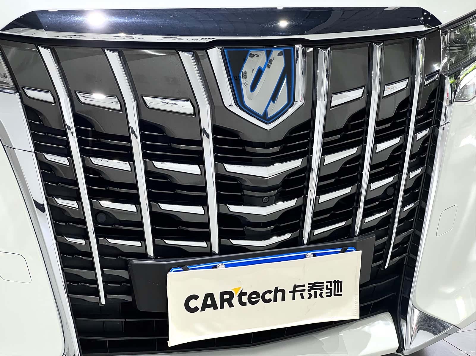 Toyota Alphard, 2023 9