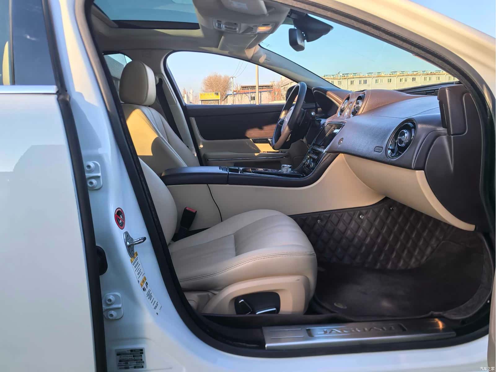 Jaguar XJ, 2014 15