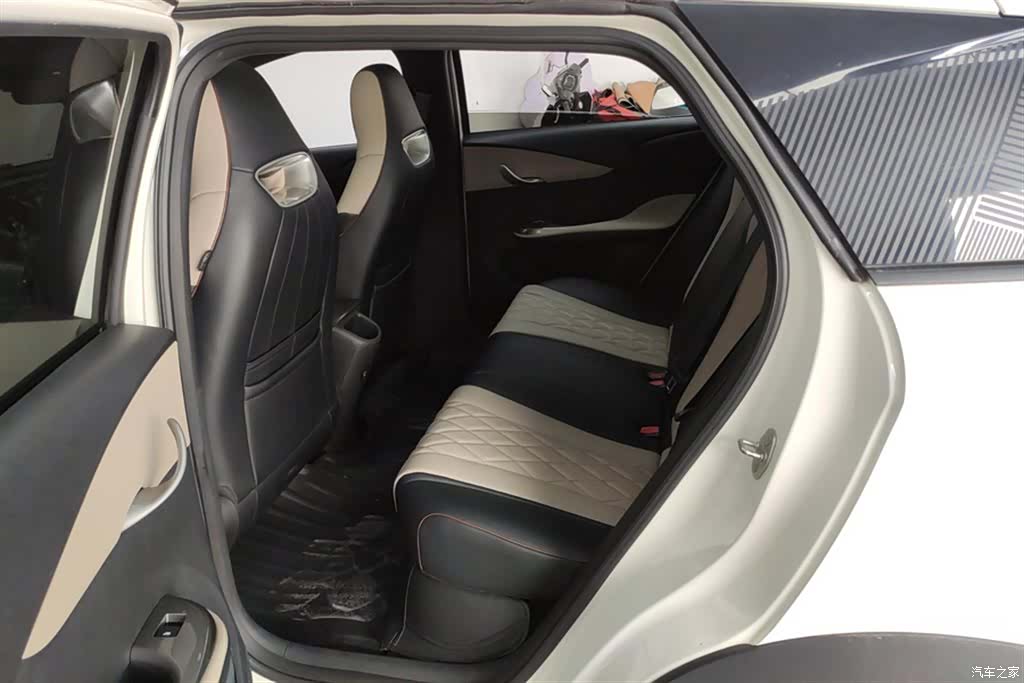 BYD Dolphin, 2023 11